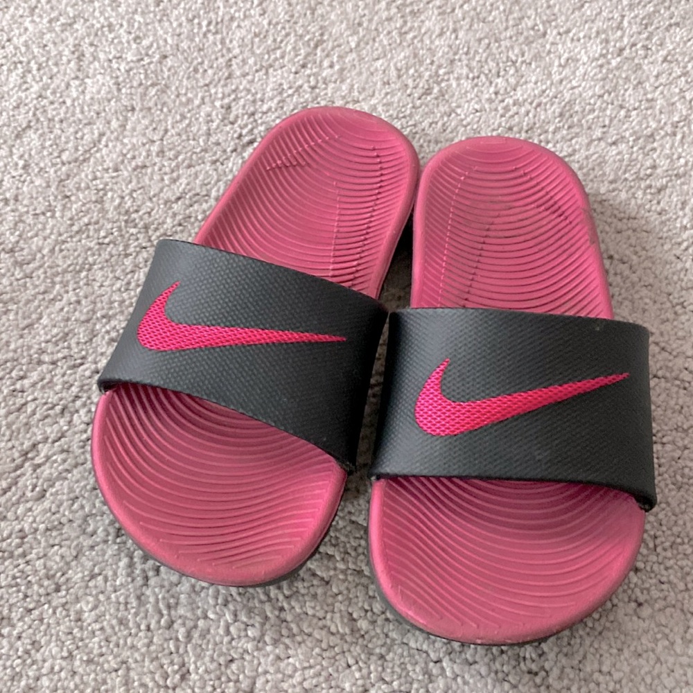Size 13 girls Nike flip flops